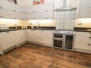 Dishwasher, cookware/dishes/utensils - The Turnip Barn (Durham)