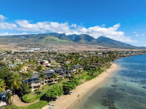 On the beach - Oceanfront Villa- Step Right Out Onto Lahaina's Top Beach (Lahaina)