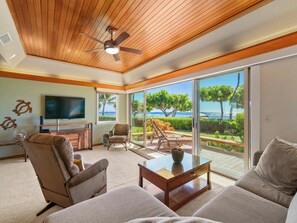 TV, offices - Oceanfront Villa- Step Right Out Onto Lahaina's Top Beach (Lahaina)