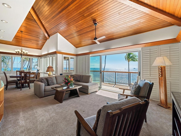 TV, offices - Beachfront Gem, 2bd Villa, Directly on Lahaina's Favorite Beach (Lahaina)