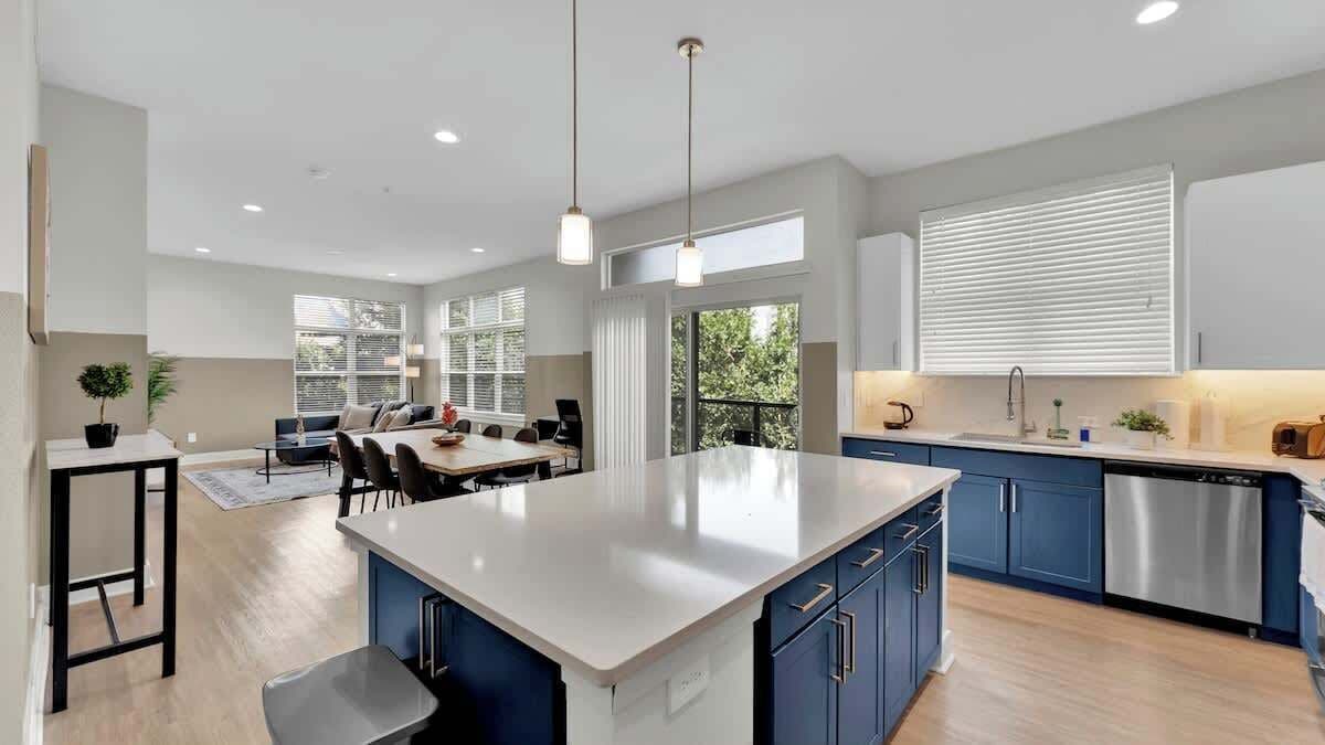 冰箱、微波炉、烤箱、炉灶