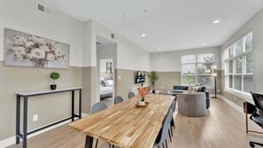 Interior - Luxury 2BD | Deep Ellum | Free Parking | Pool+Gym (Dallas)