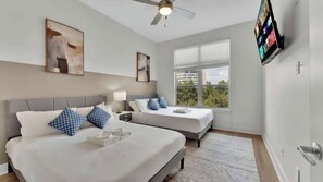2 bedrooms, iron/ironing board, WiFi, bed sheets - Luxury 2BD | Deep Ellum | Free Parking | Pool+Gym (Dallas)