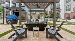 Property grounds - Luxury 1BD | Deep Ellum | Parking | Pool+Gym (Dallas)