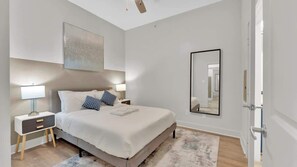 1 bedroom, iron/ironing board, WiFi, bed sheets - Luxury 1BD | Deep Ellum | Free Parking | Pool+Gym (Dallas)