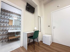Deluxe Double Room, Balcony, City View | Bathroom | Hair dryer, slippers, towels, soap - OVIDIO B&B (Catania)