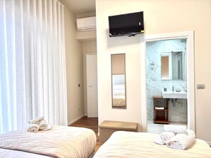Deluxe Double or Twin Room, Balcony | Egyptian cotton sheets, premium bedding, pillowtop beds, minibar - OVIDIO B&B (Catania)