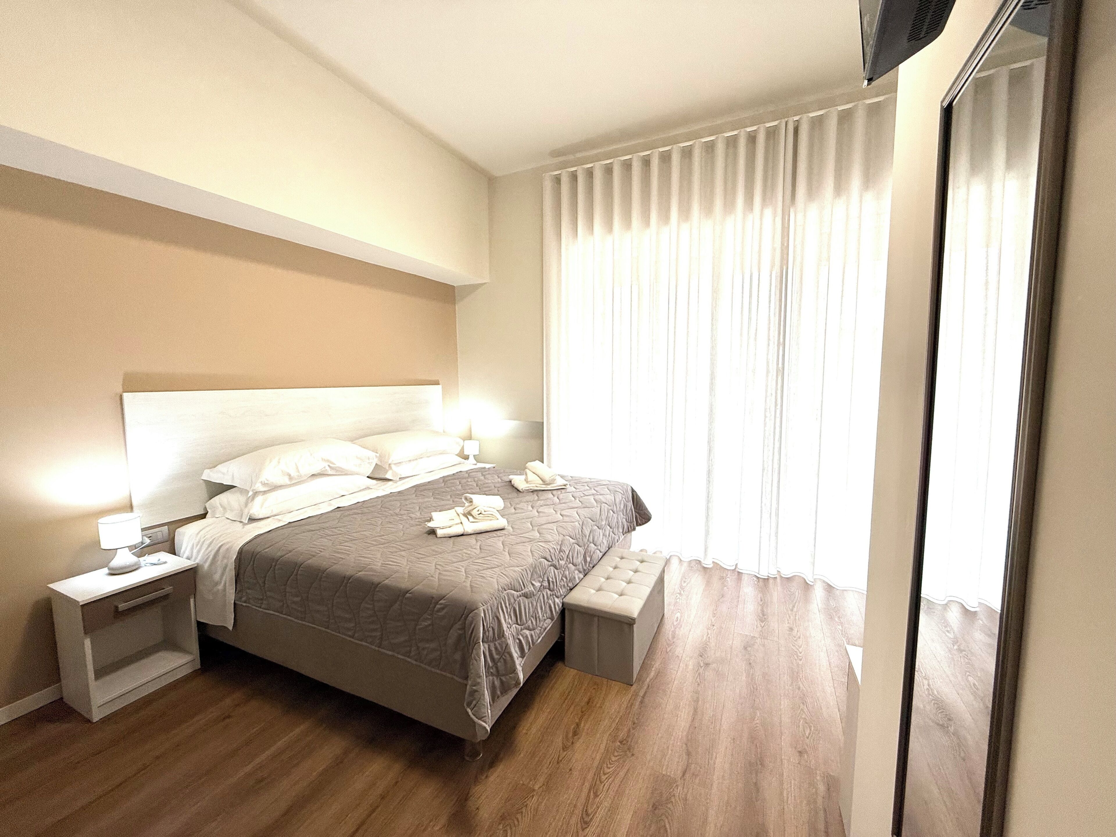 Surmatelas, minibar, bureau, espace de travail pour ordinateur portable