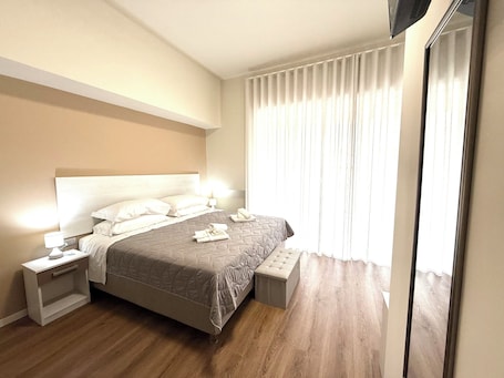 Luxury Triple Room, City View. OVIDIO B&B
