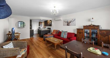 Beach Retreat - Centrally located neat unit
