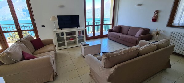 TV, peis og bordtennis