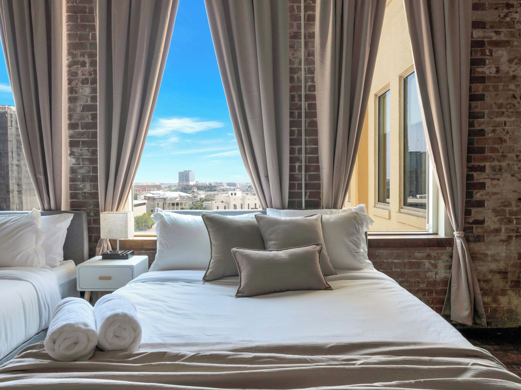 Iron/ironing board, Internet, bed sheets