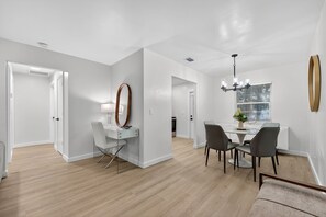 Interior - 
The Drift - 2 Miles to Atlantic Ave (Delray Beach)
