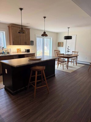 Dining - Serene 3-bedroom house in Bethel perfect for your getaway (Bethel)