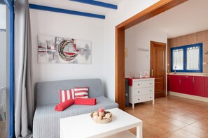TV - Vacation Home 'Rojo' with Sea View and Wi-Fi (Caleta de Sebo)