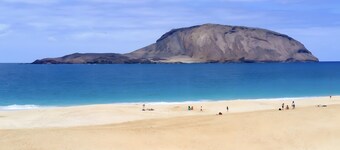 Ferienhaus 'Rojo' mit Meerblick und WLAN