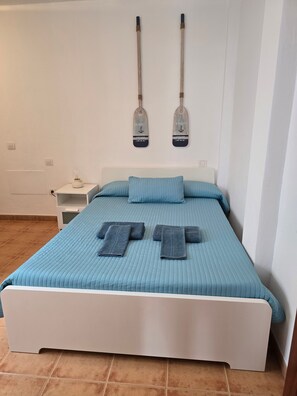 Iron/ironing board, WiFi, bed sheets - Vacation Home 'Azul' with Sea View, Private Terrace and Wi-Fi (Caleta de Sebo)