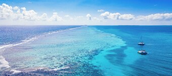 Belize All Inclusive Luxury Sailing Vacation on “The Big Leboatski”