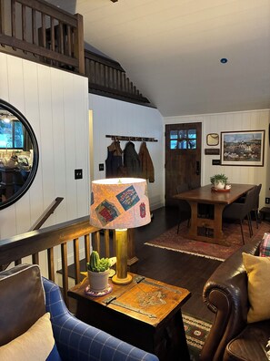 Interior - Charming 2-bedroom lake house with AC in Parsonsfield (Parsonsfield)