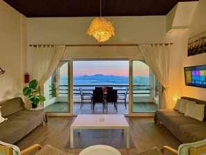 TV - Elysian Hill Villa with private pool (Spartylas)