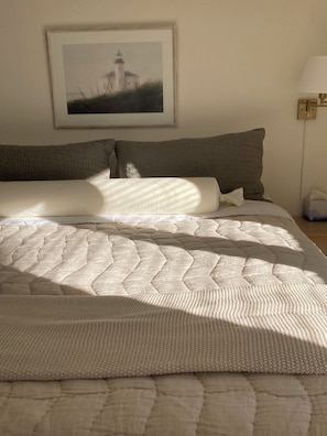 3 bedrooms, iron/ironing board, travel crib, free WiFi
