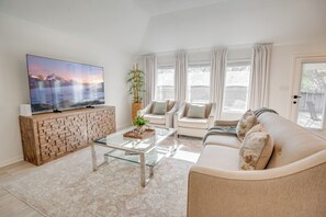 Smart TV - Spacious Pflugerville TX Escape (Pflugerville)