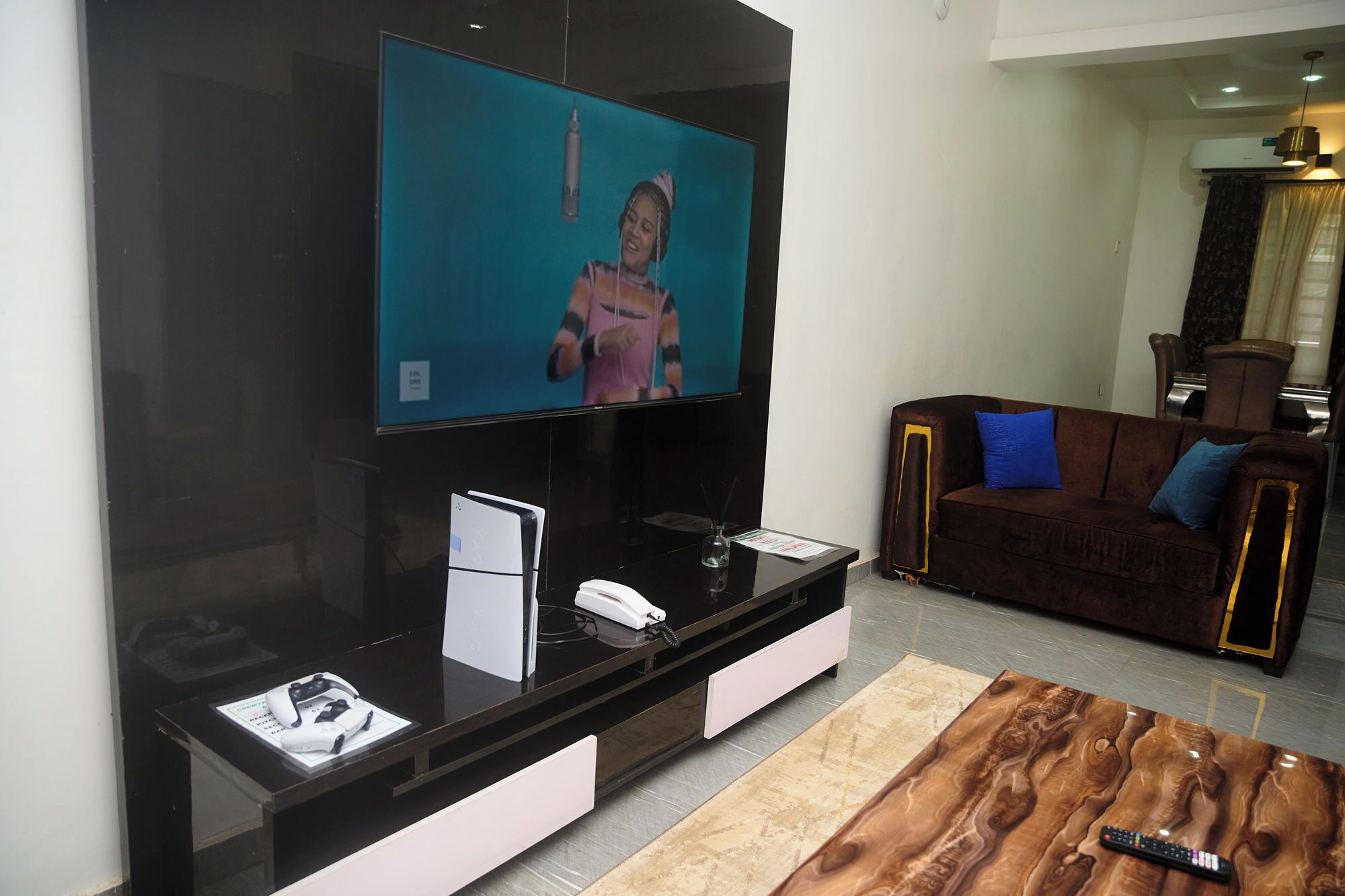 Apartament estàndard, balcó | Sala d'estar | Televisor intel·ligent, consola de videojocs i Netflix 