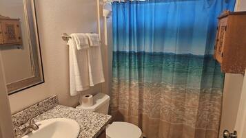 Dusch, hÄrtork, handdukar och tvÄl