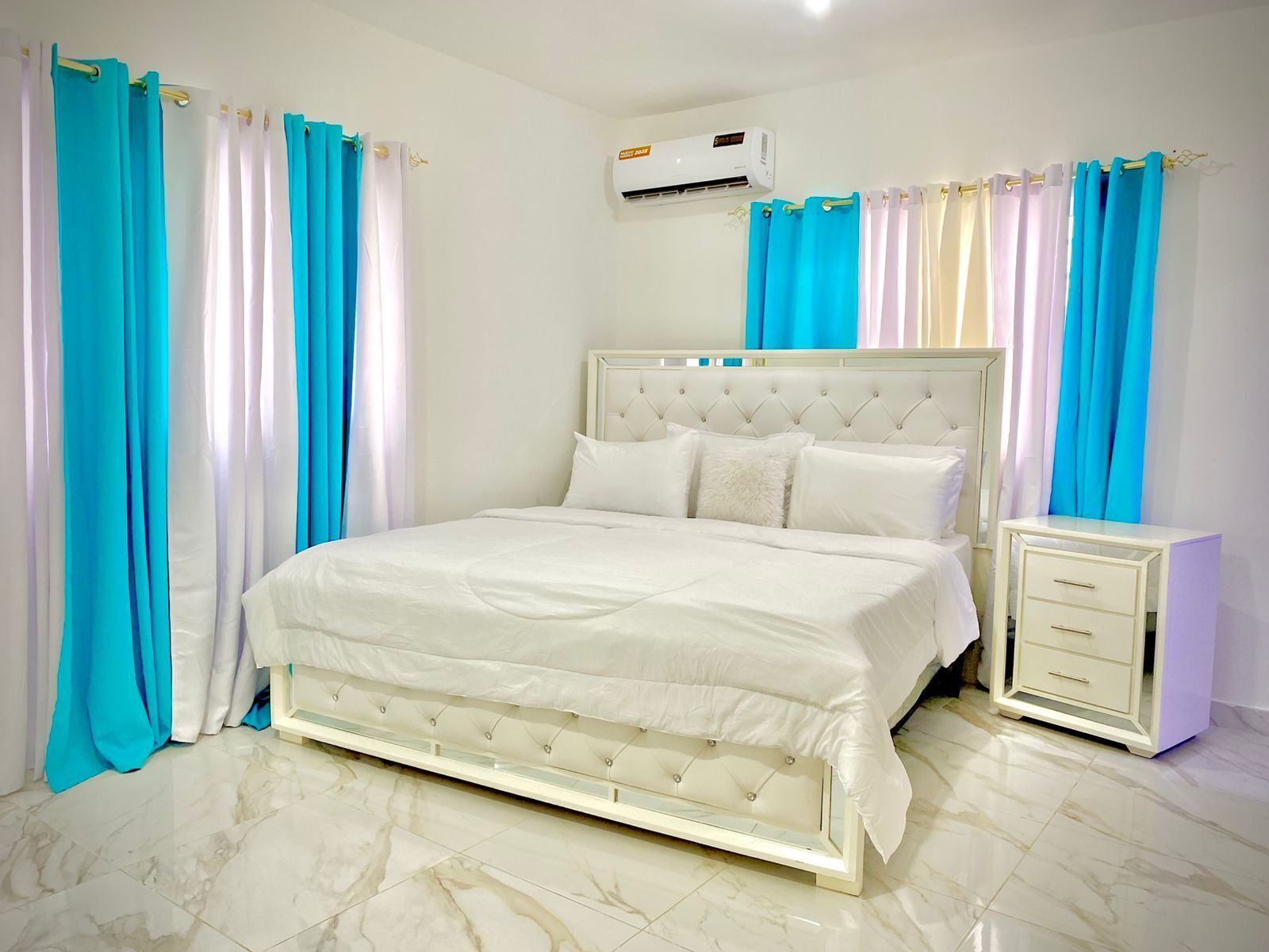 3 bedrooms, iron/ironing board, WiFi, bed sheets