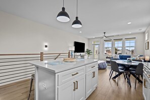 Interior - Island Sunrise Town Home 3 Bdrm/2.5 Bath Sleeps 12!   7 Min walk to the Beach! (Carolina Beach)