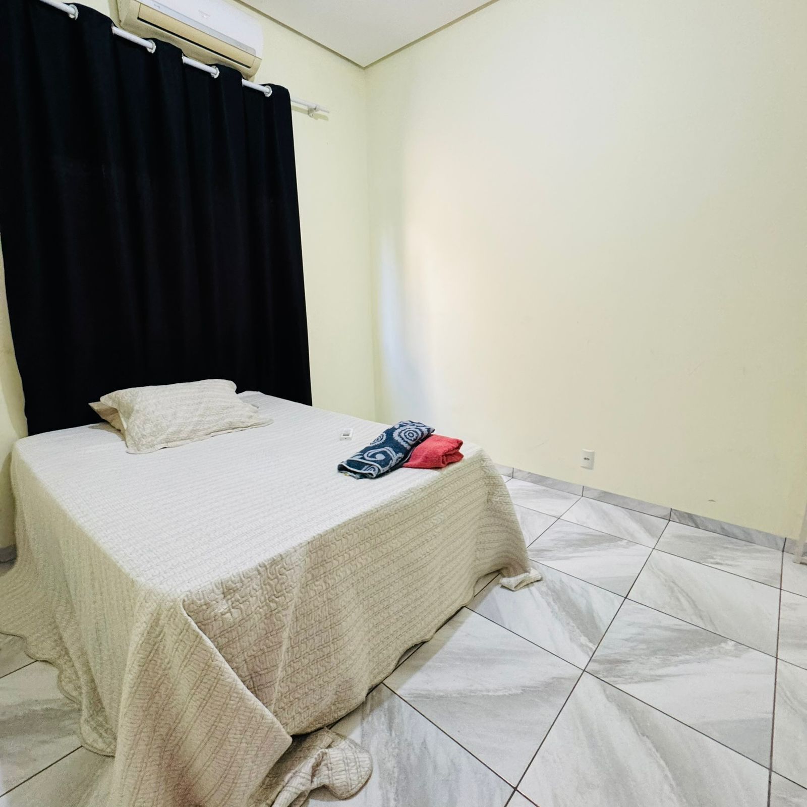 Acesso à internet, roupa de cama