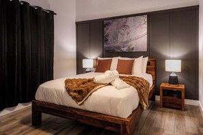 Escritorio, cuna de viaje, wifi y ropa de cama 