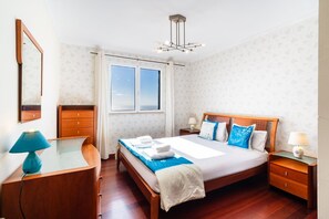 Iron/ironing board, Internet, bed sheets - GuestReady - Caniço Retreat with Balcony (Caniço)