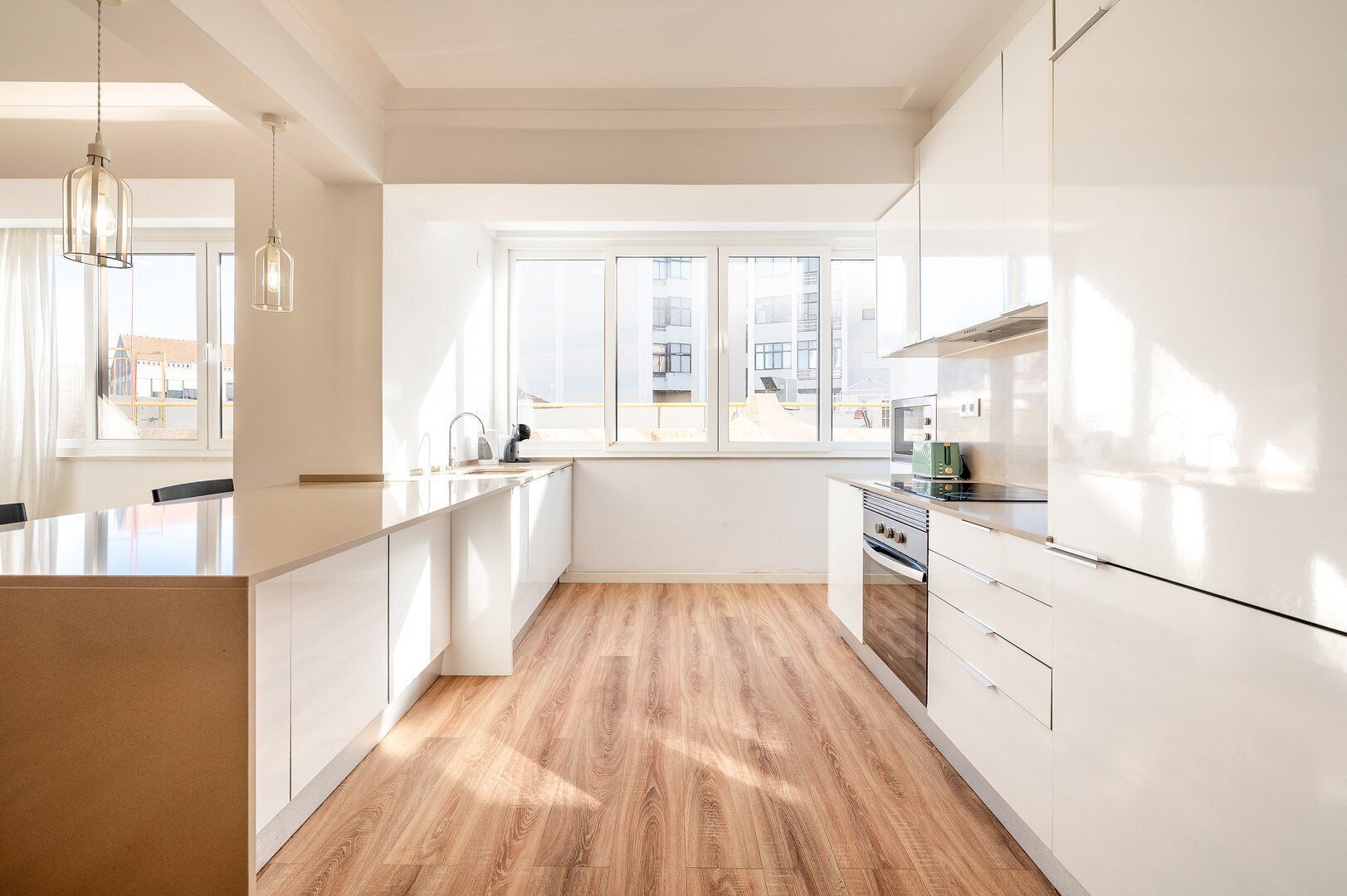 Réfrigérateur, micro-ondes, four, lave-vaisselle