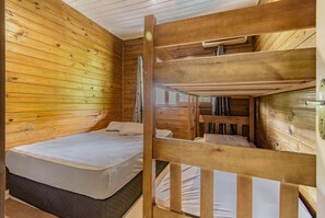 Room - Casa com Piscina Churrasqueira e Sal o de Jogos (Governador Celso Ramos)