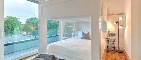 4 habitaciones, caja de seguridad en la habitación y escritorio