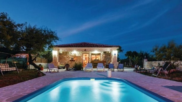 Talo (Three bedroom Vila with Pool) | Uima-allas