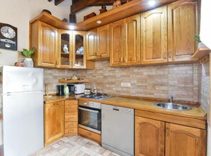 House (Three bedroom Vila with Pool) | Private kitchen | Fridge - Holiday House Luka (Stankovci)
