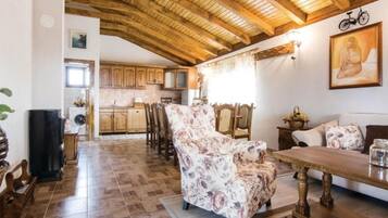 House (Three bedroom Vila with Pool) | Dining room