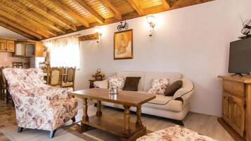 House (Three bedroom Vila with Pool) | Dining room