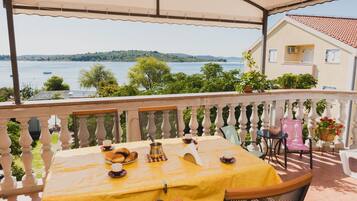 Apartment (One Bedroom Apartment with balcony an) | Balcony