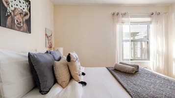 Iron/ironing board, WiFi, bed sheets