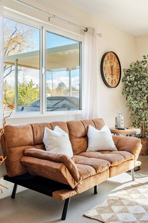 Living area - Family-Friendly 3BR Home • Game Room, Soaking Tub • Walk to UNM/Nob Hill (Albuquerque)