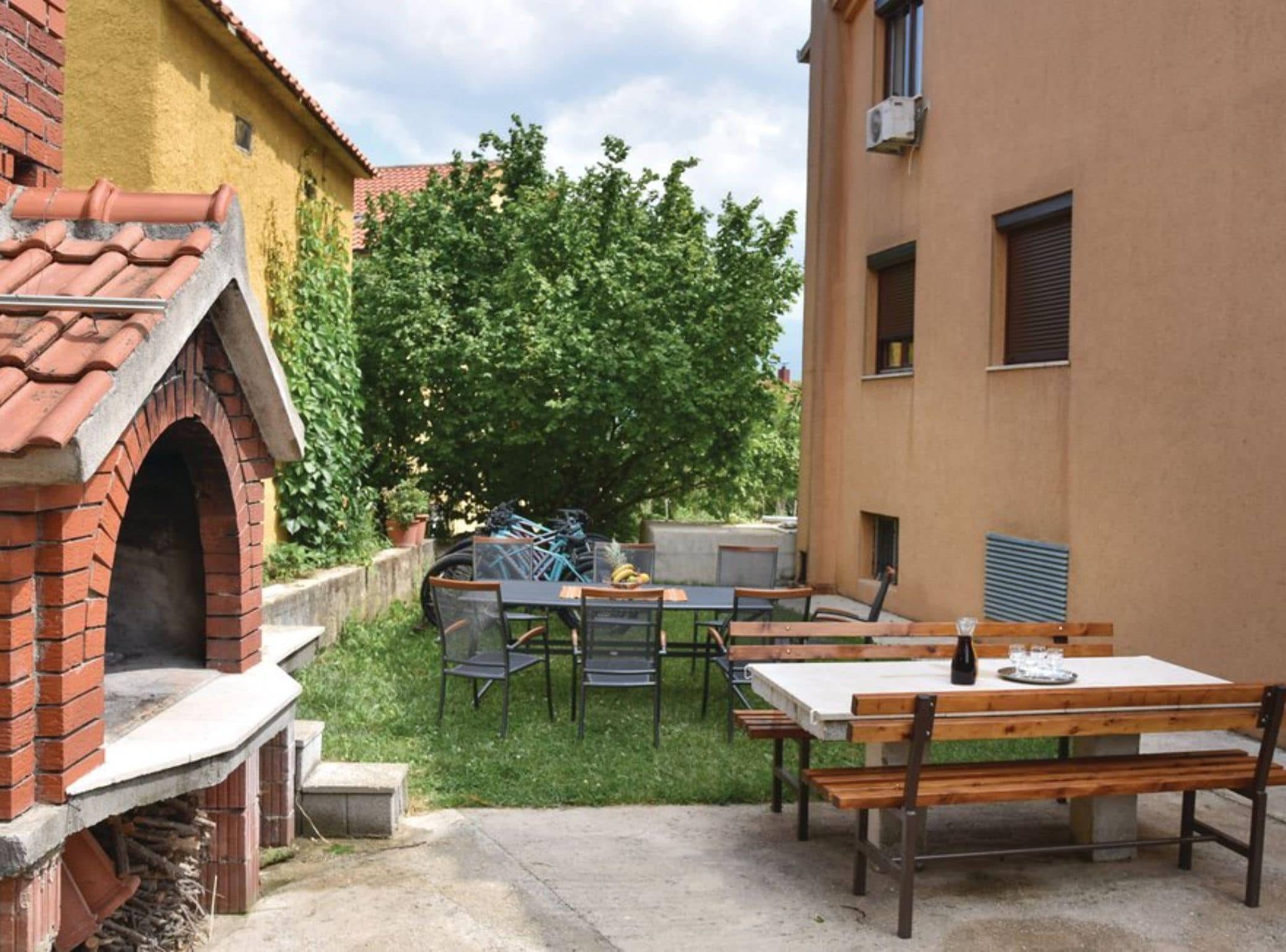 المنشأة من الخارج