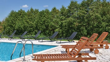 Twin Room (Twin Bedroom With Balcony and Mountai) | Pool