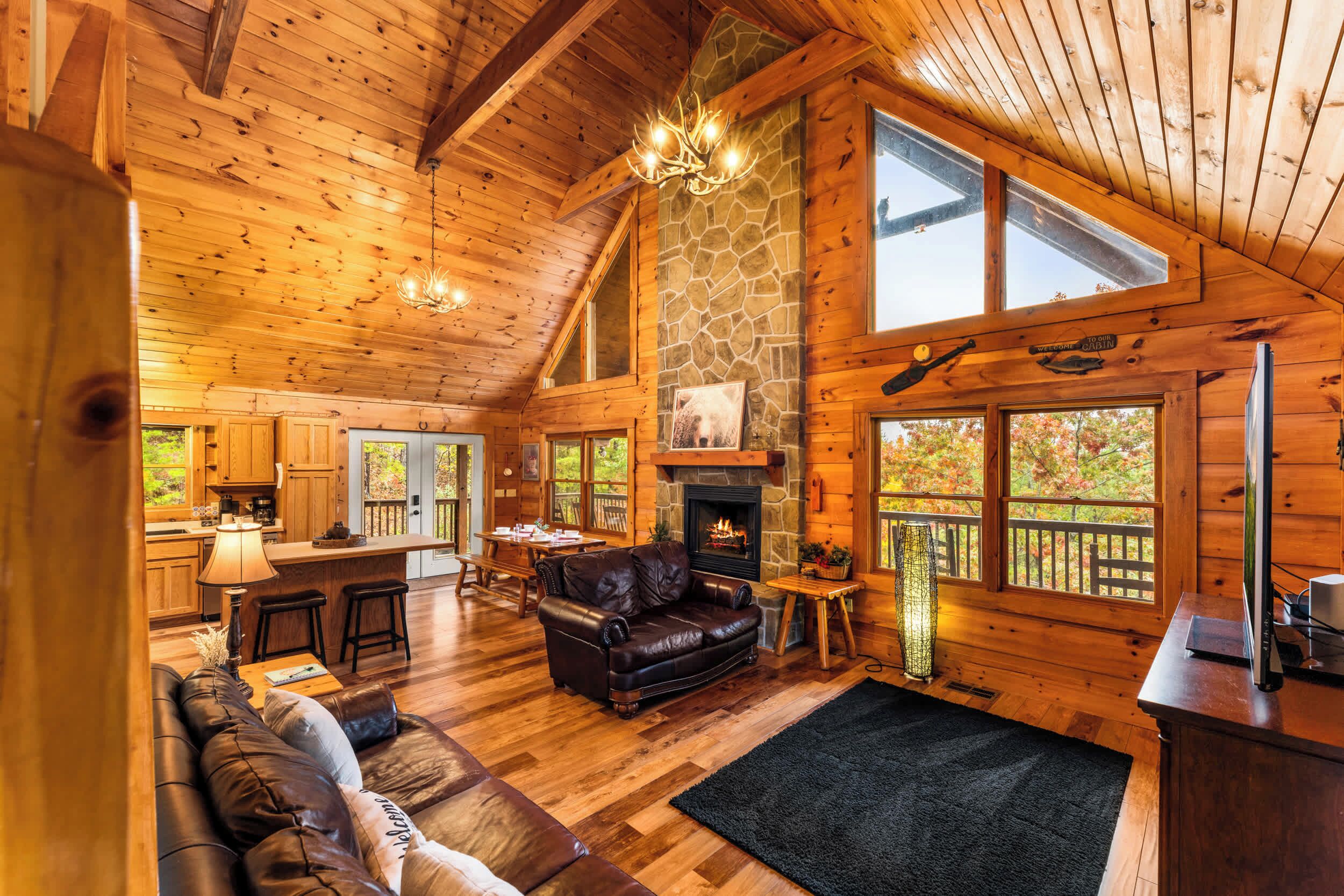 TV, peis og kontorer