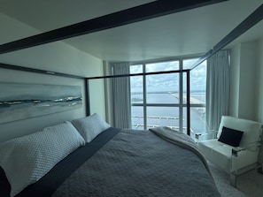 1 bedroom, Internet, bed sheets - Where tranquility meets peace! 1-bedroom with water views! (Fort Myers)