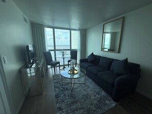 TV - Where tranquility meets peace! 1-bedroom with water views! (Fort Myers)