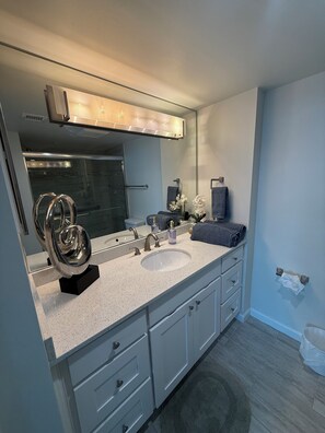Towels, soap, toilet paper - Where tranquility meets peace! 1-bedroom with water views! (Fort Myers)