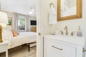 1 bedroom, iron/ironing board, free WiFi, bed sheets - Cottage 1 on Penn - With Pool! (West Palm Beach)